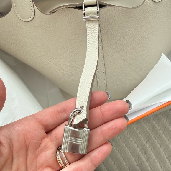 Hermès Picotin Lock 22 Craie – Like New - Picture 10 of 15
